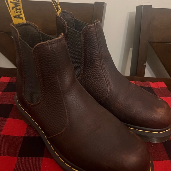 Dr Martens brown Chelsea boot size 8 worn once - Picture 2 of 6